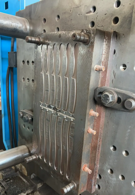 Injection mold tooth cavity precision for custom plastic comb